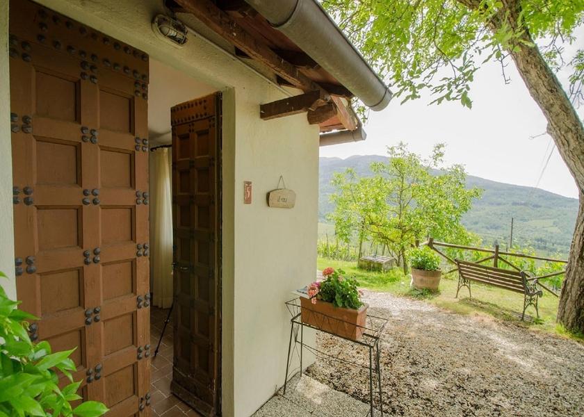 Tuscany Pelago Exterior Detail