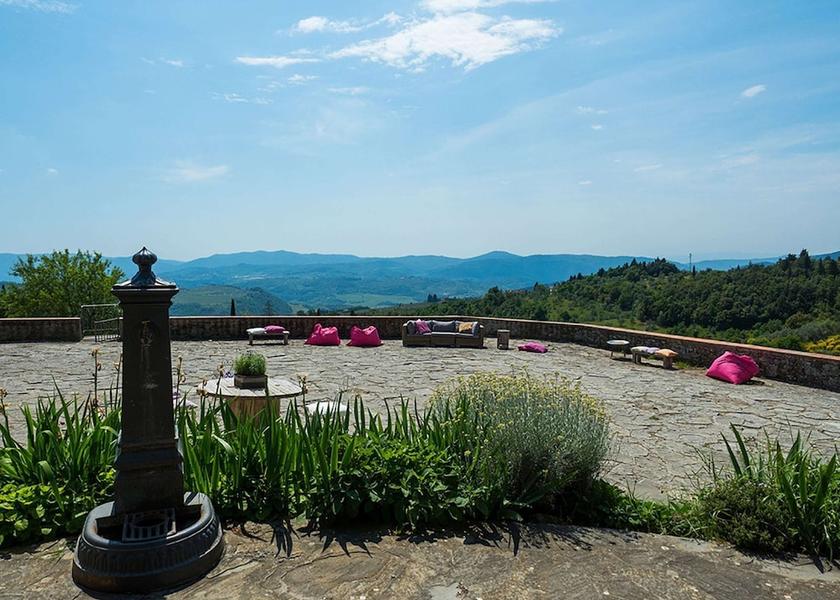 Tuscany Pelago Exterior Detail