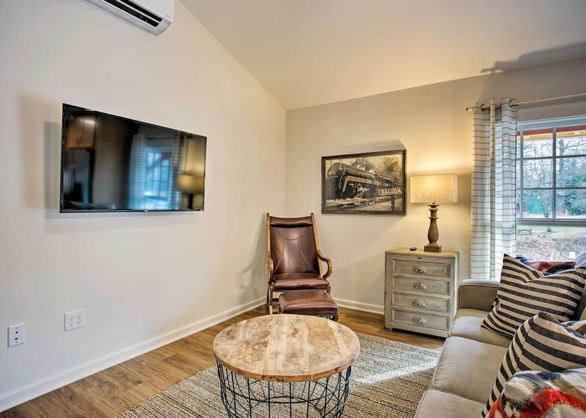 North Carolina Saluda Interior Entrance