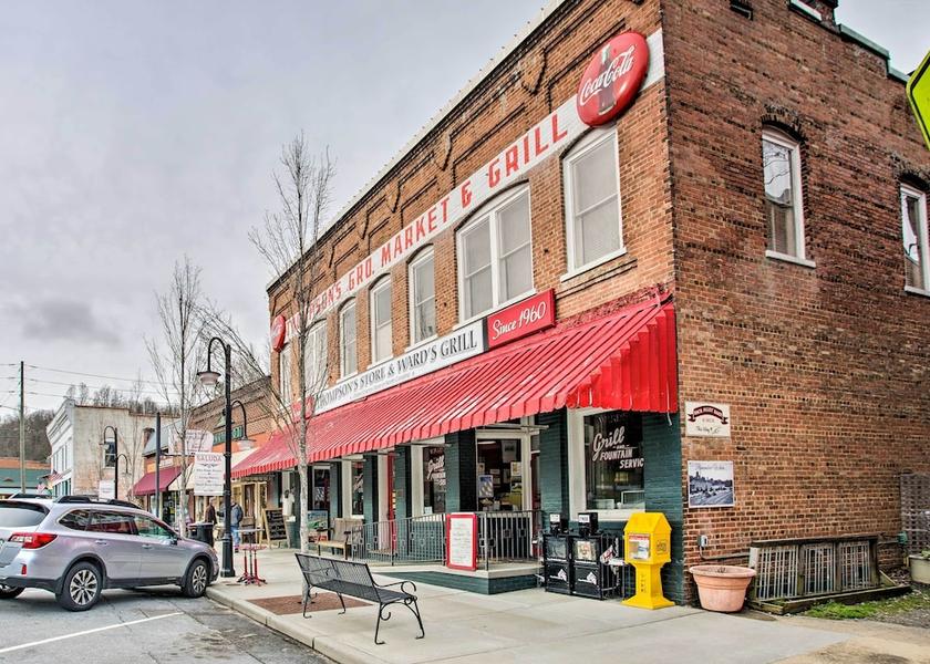North Carolina Saluda Interior Entrance