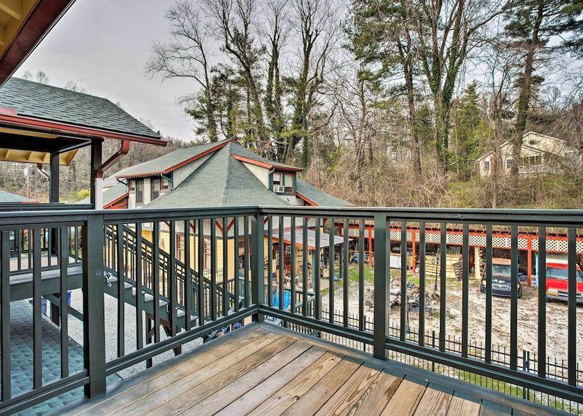 North Carolina Saluda Interior Entrance