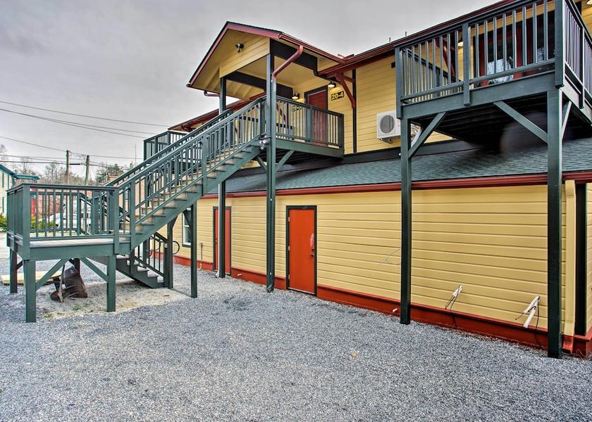 North Carolina Saluda Interior Entrance