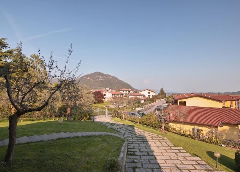 Lombardy Roe Volciano Garden