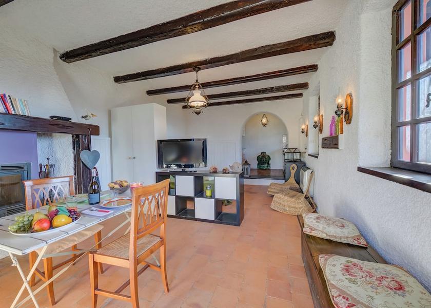 Lombardy Roe Volciano Dining Area