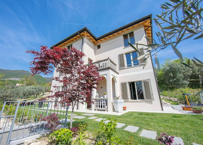 Lombardy Roe Volciano Facade