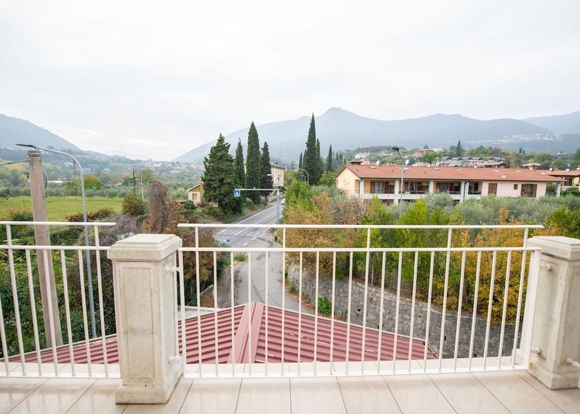 Lombardy Roe Volciano Terrace