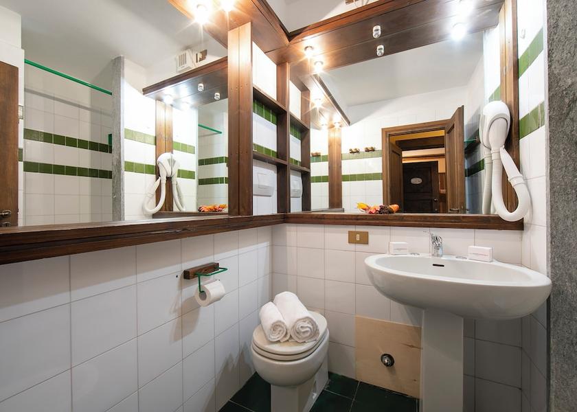 Piedmont Sauze di Cesana Bathroom