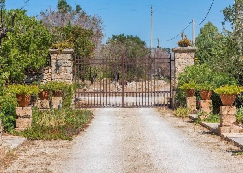 Puglia Racale Entrance