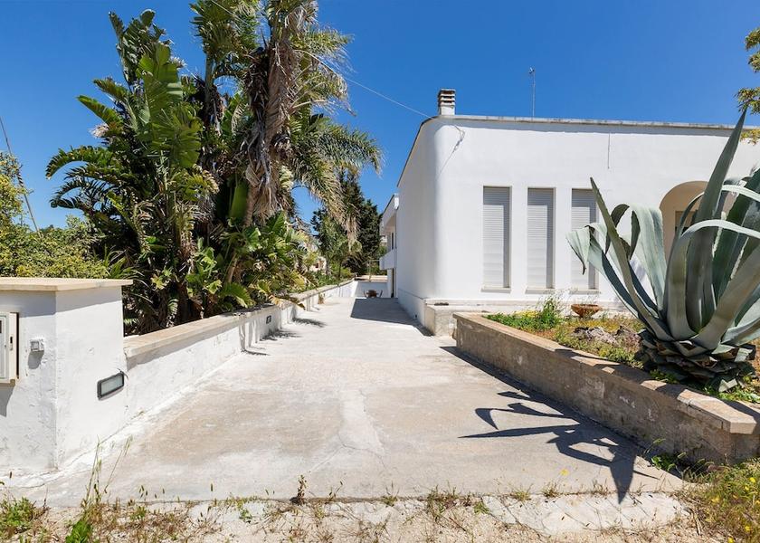 Puglia Racale Facade