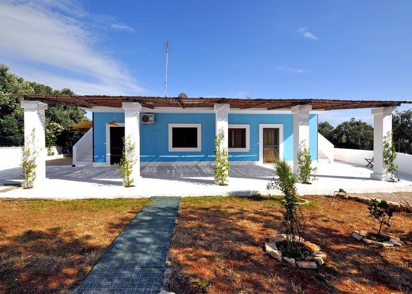 Puglia Racale Courtyard