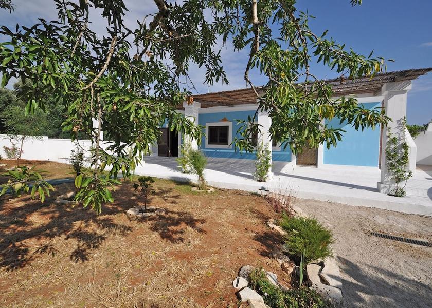 Puglia Racale Courtyard