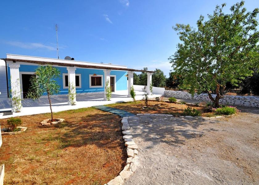 Puglia Racale Courtyard