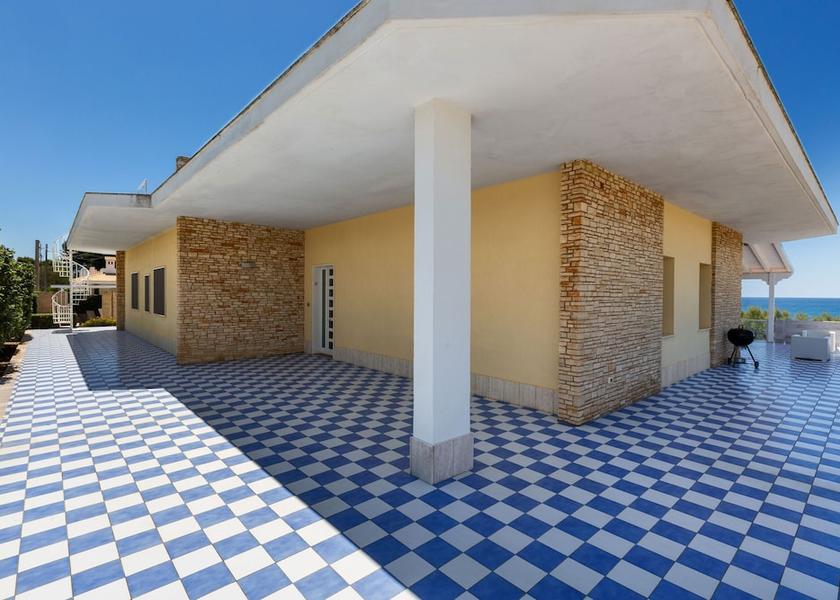 Puglia Racale Facade