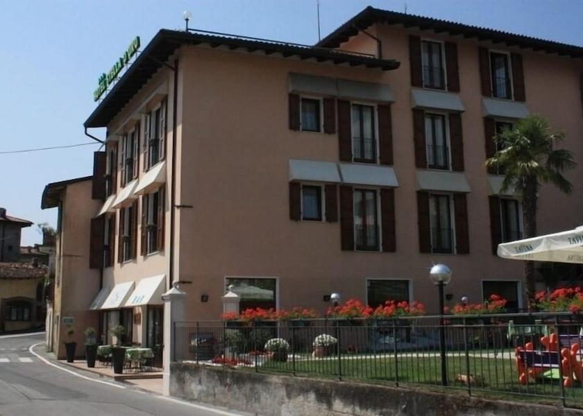 Lombardy Tremosine Facade