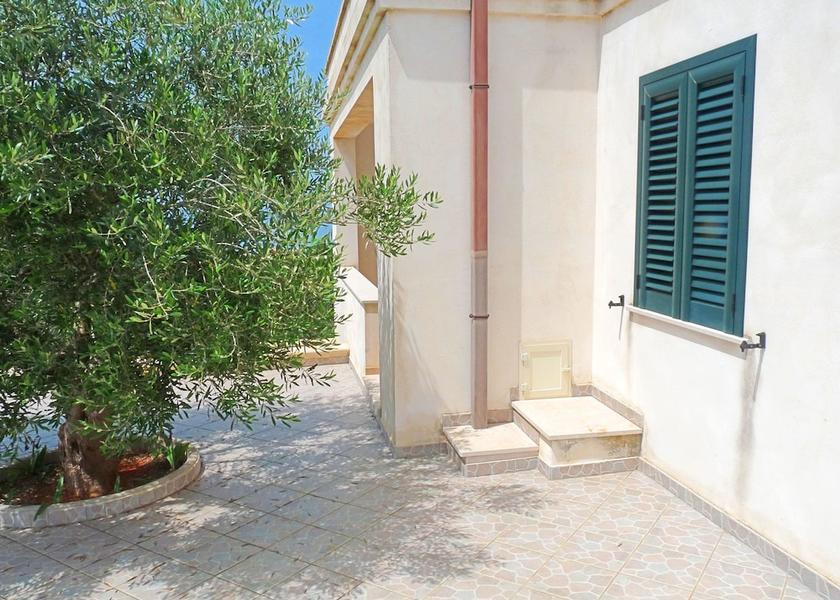 Puglia Morciano di Leuca Exterior Detail