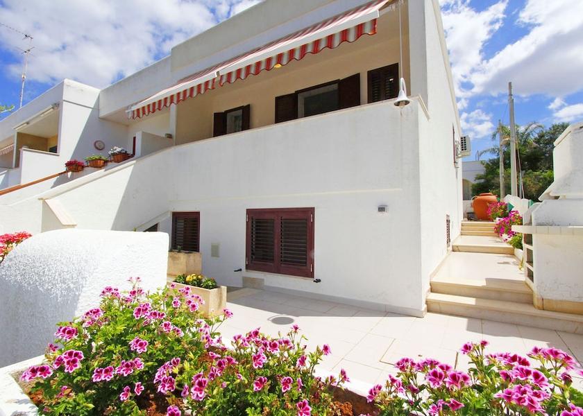 Puglia Morciano di Leuca Exterior Detail