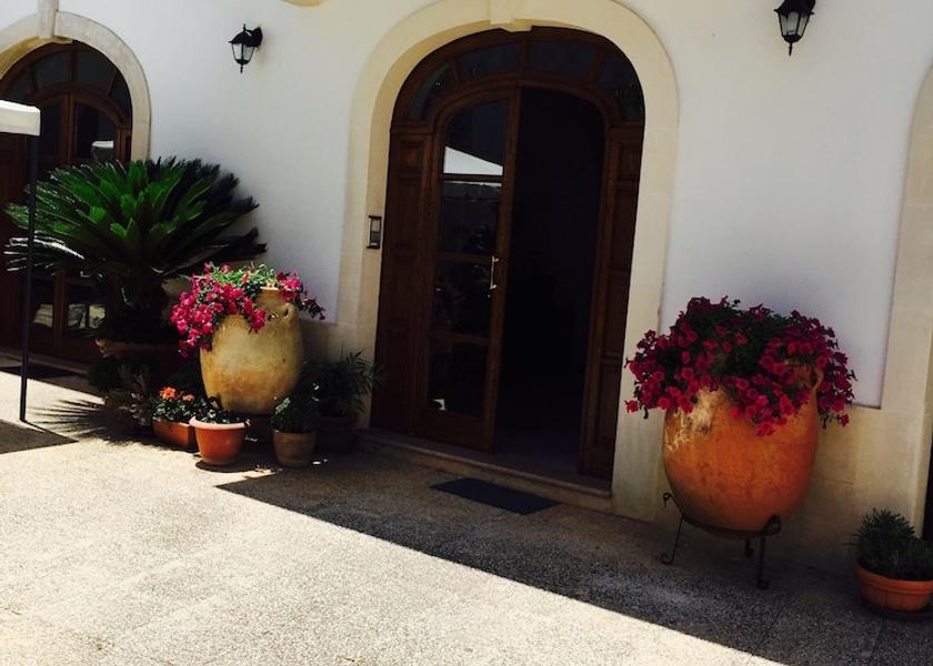 Puglia Ortelle Exterior Detail