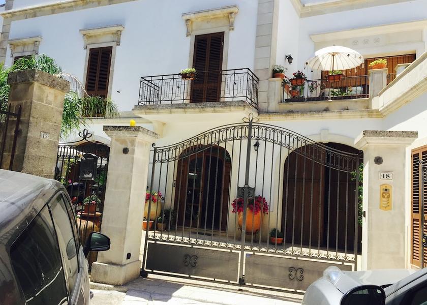 Puglia Ortelle Facade