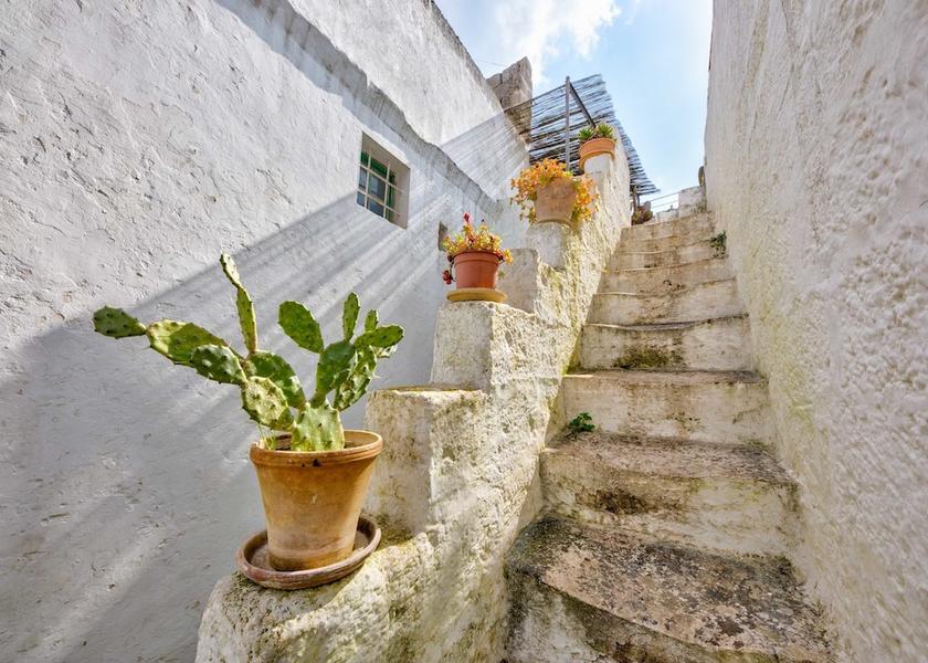 Puglia Ortelle Exterior Detail