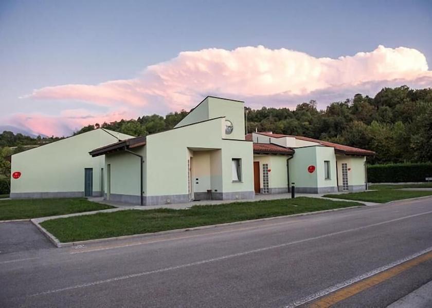 Piedmont Alba Exterior Detail