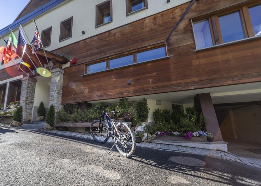 Valle d'Aosta Valtournenche Bicycling