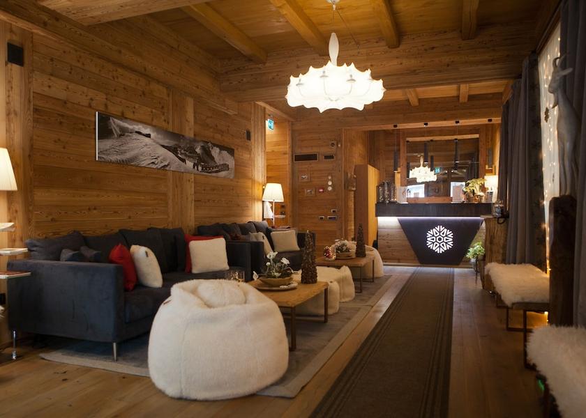Piedmont Limone Piemonte Lobby
