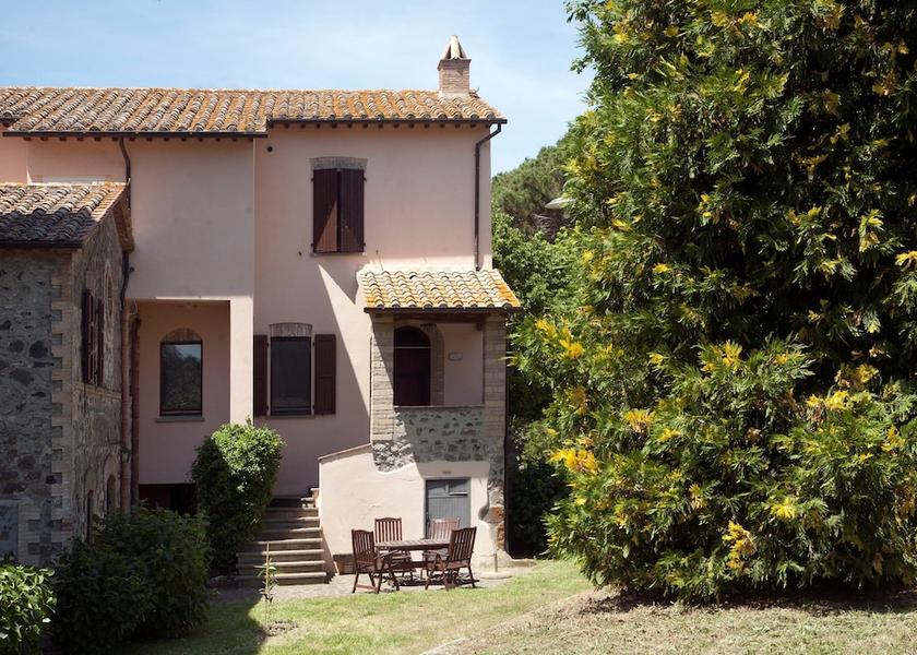 Lazio Bolsena Exterior Detail