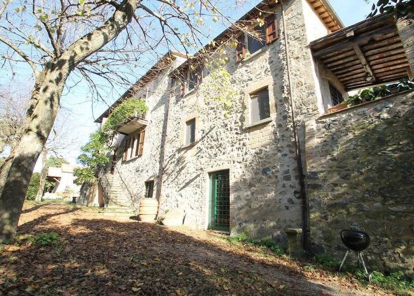 Lazio Bolsena Exterior Detail