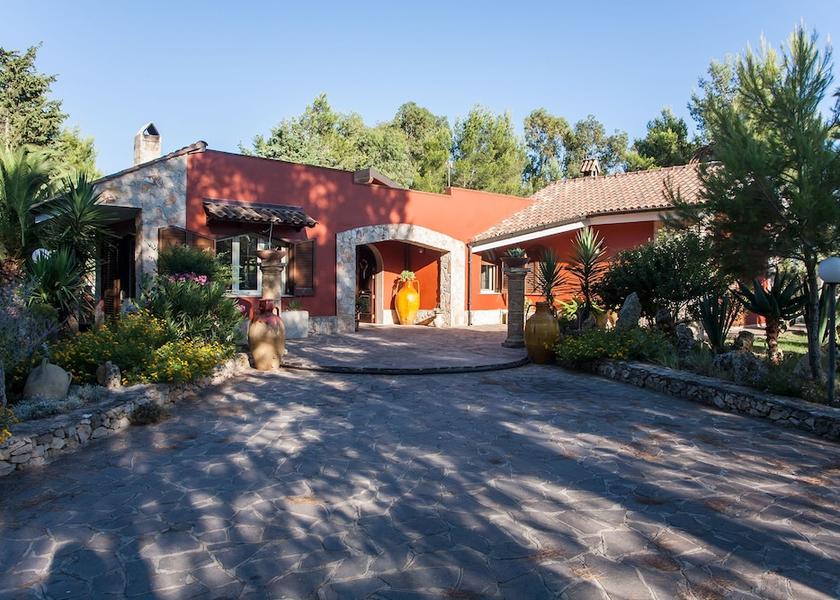 Puglia Tuglie Exterior Detail