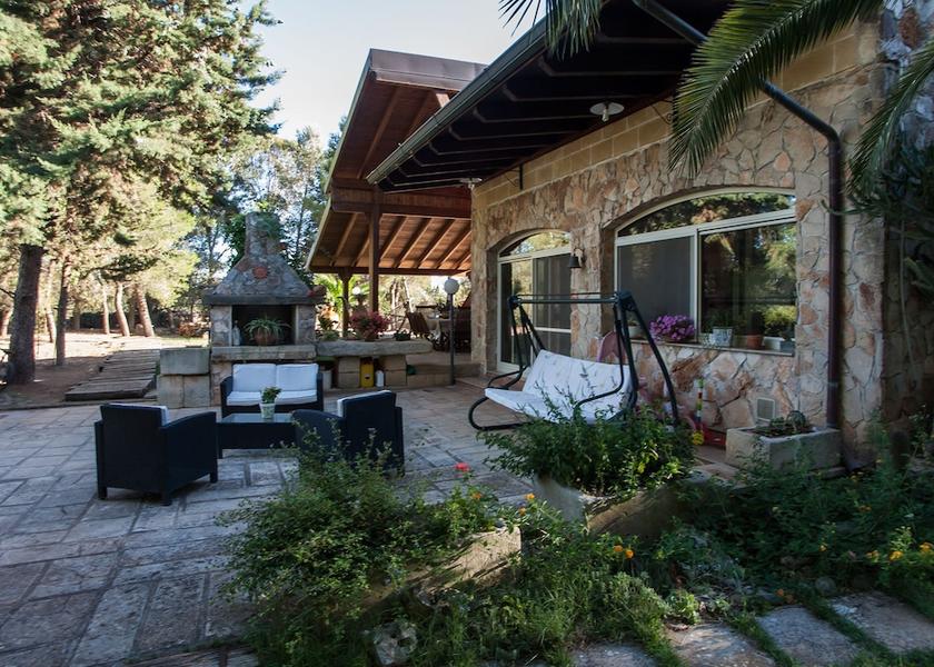 Puglia Tuglie Exterior Detail