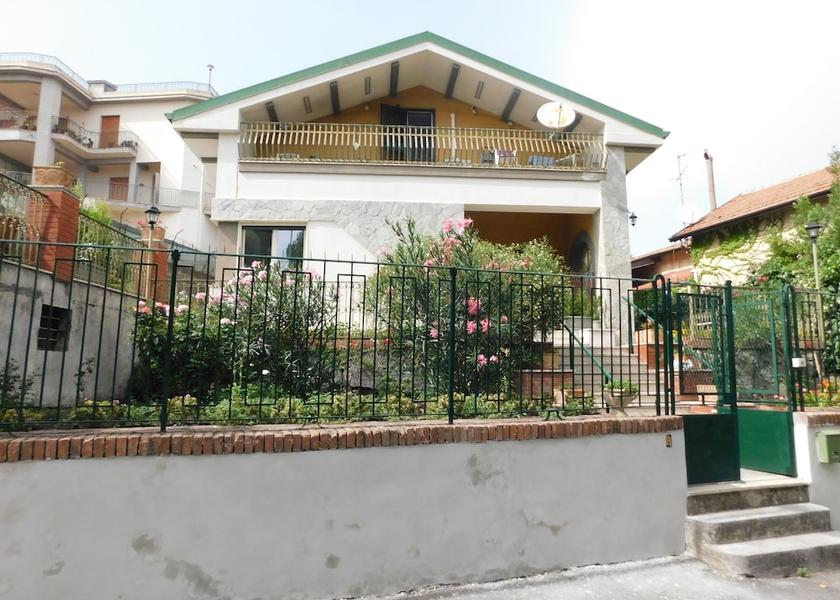 Sicily Nicolosi Facade