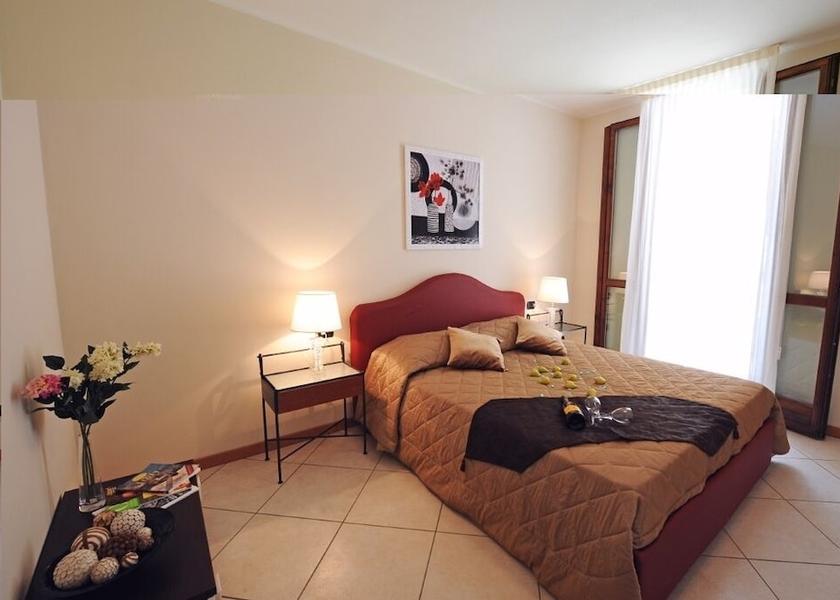 Lombardy Argegno Room