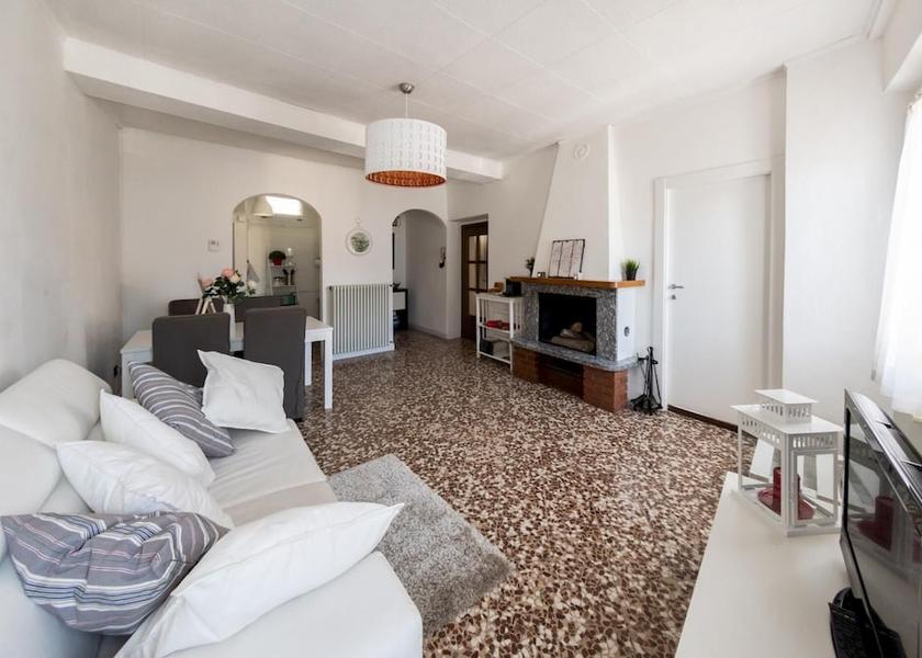 Lombardy Argegno Room