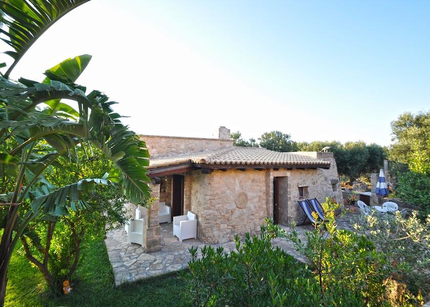 Puglia Taviano Exterior Detail