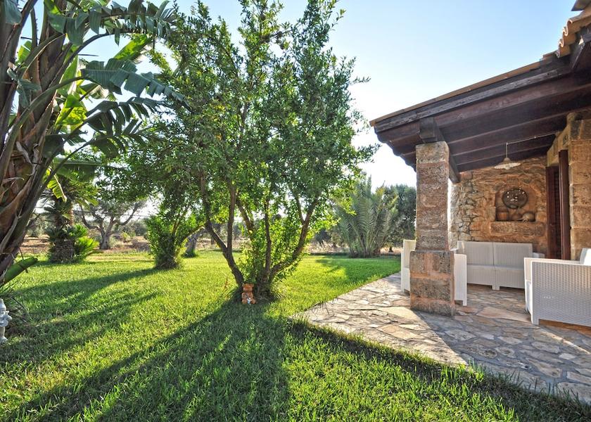 Puglia Taviano Exterior Detail