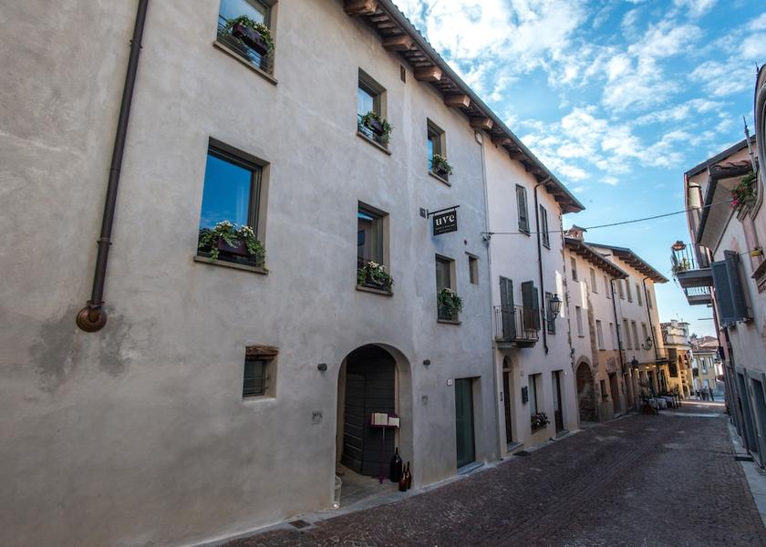 Piedmont La Morra Facade