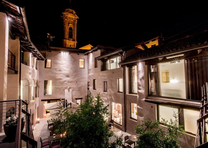 Piedmont La Morra Courtyard