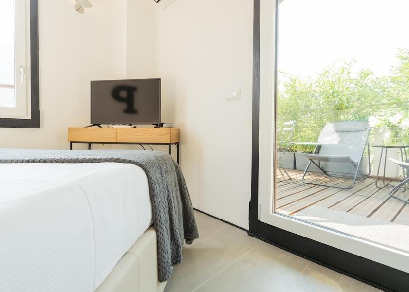 Lombardy Laglio Room