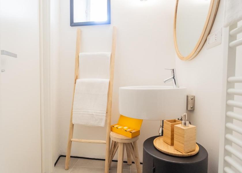 Lombardy Laglio Room