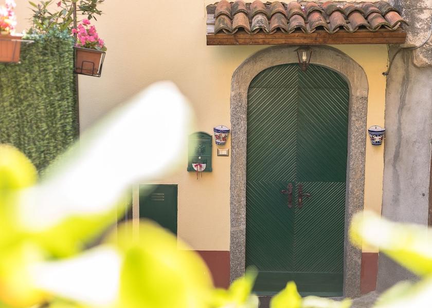 Lombardy Laglio Entrance