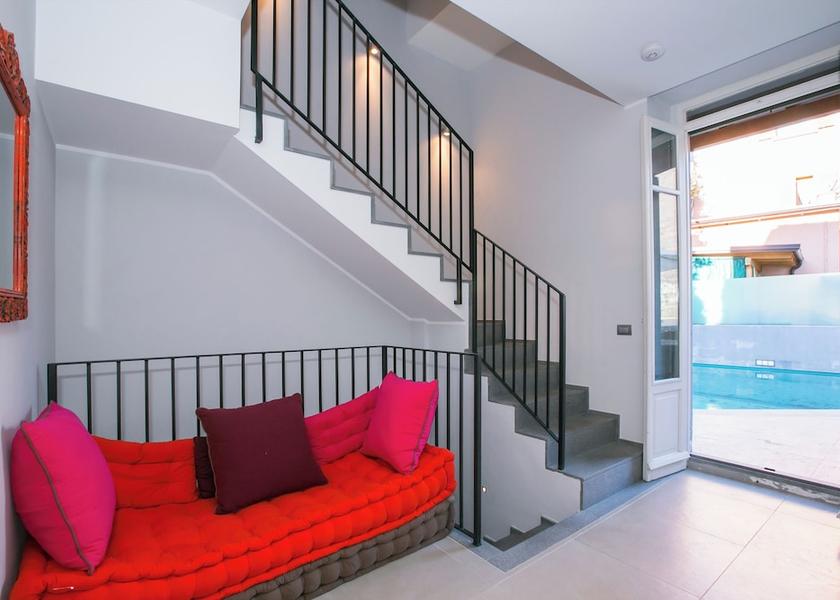 Lombardy Laglio Interior Entrance