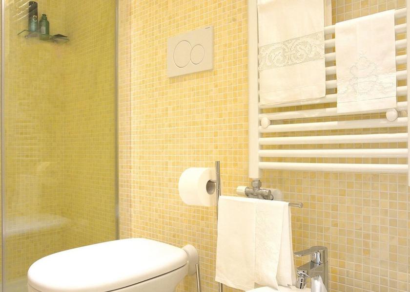 Puglia Martano Bathroom