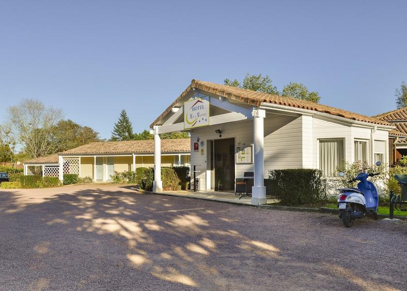 Nouvelle-Aquitaine Le Vigeant Facade
