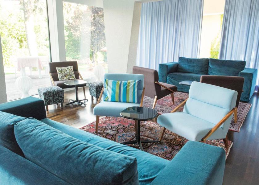 shared lounge/tv area