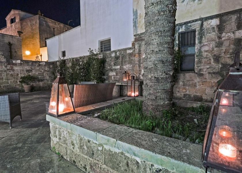 Puglia Specchia Exterior Detail