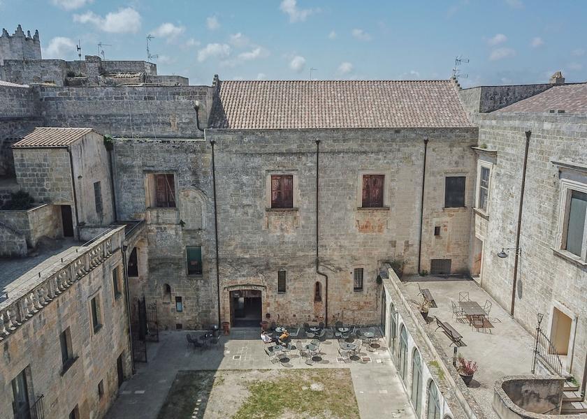 Puglia Specchia Exterior Detail