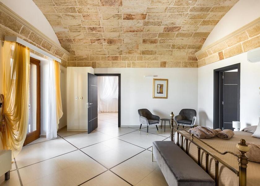 Puglia Specchia Interior Entrance