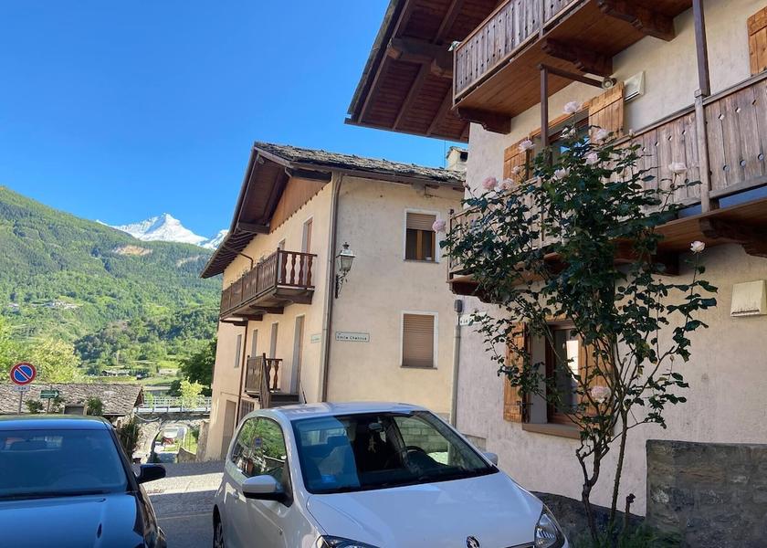 Valle d'Aosta Saint-Pierre Parking