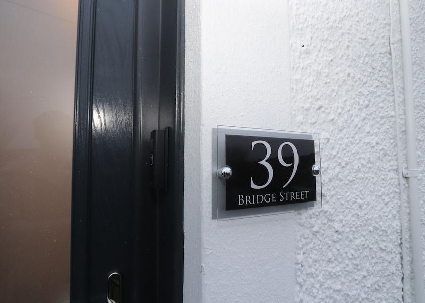 Scotland Dollar Entrance