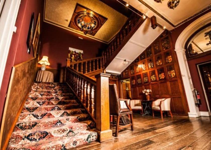 Wales Crickhowell Lobby